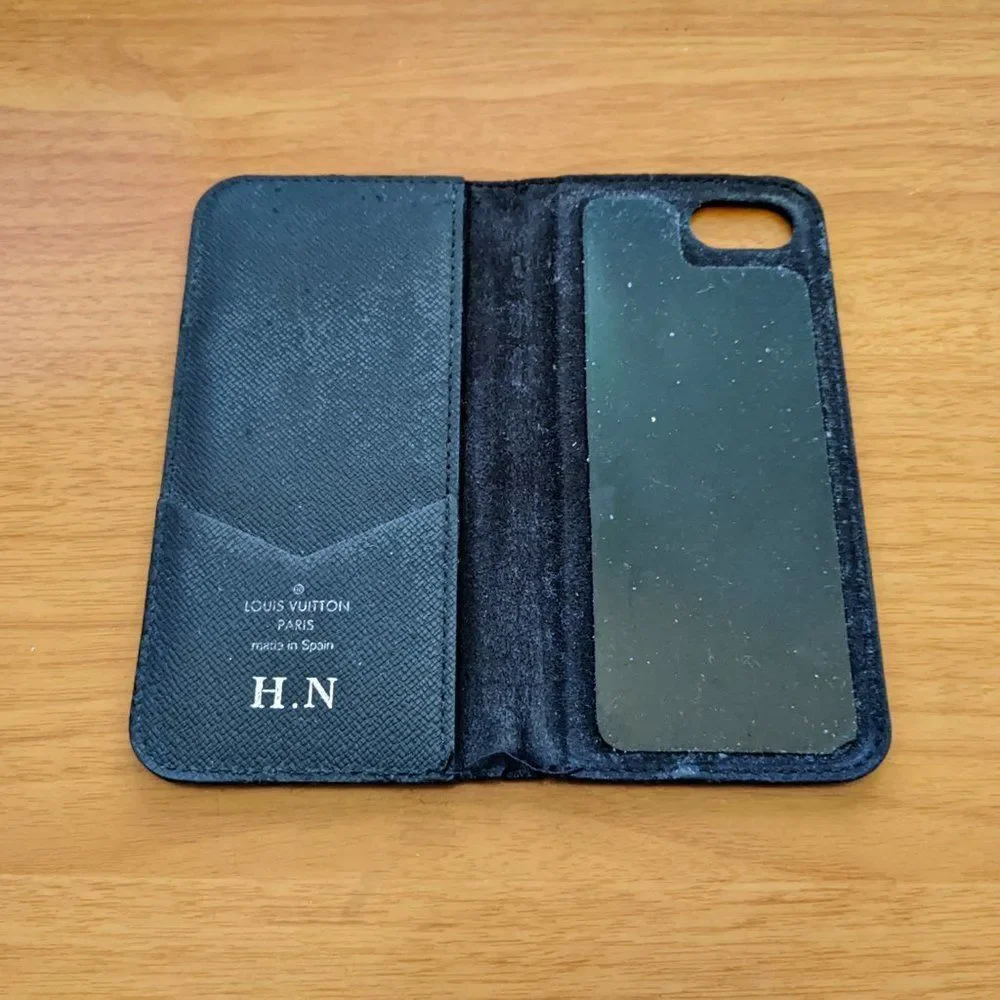 💥PRICE DROP💥Louis Vuitton Taiga Phone Case***